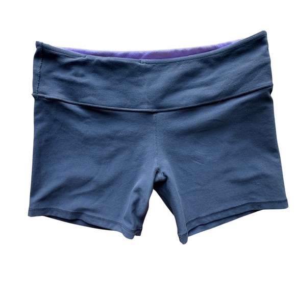 Lululemon Women’s Groove Shorts Reversible
Size 10 - Picture 4 of 10